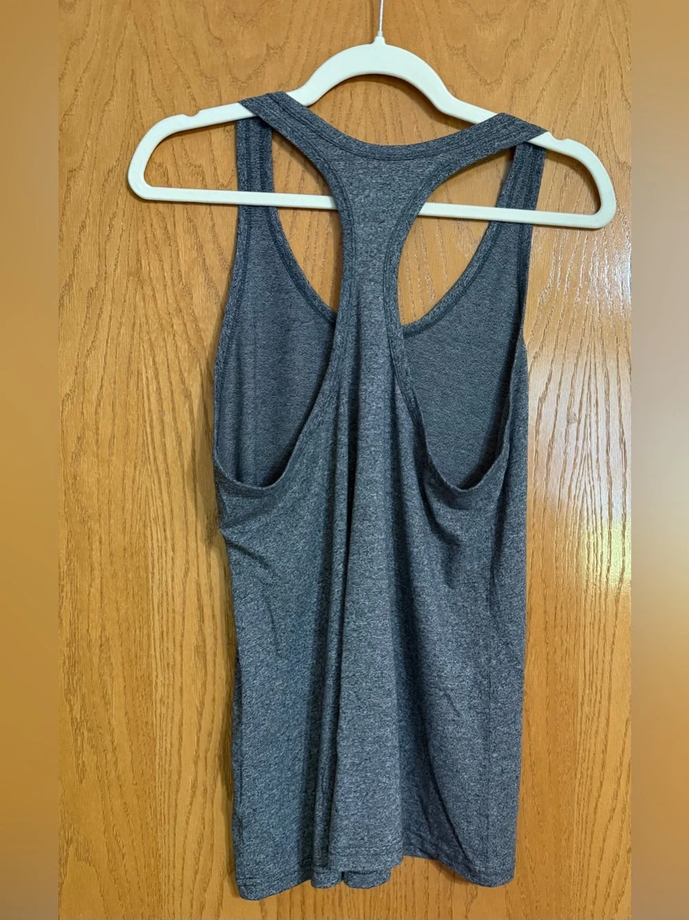 Lot of Women’s workout tops - UnderArmour, Nike, Reebok - Picture 9 of 13